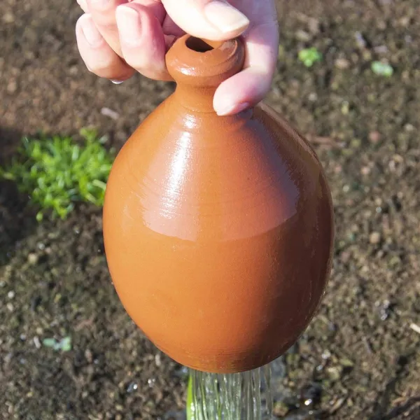 Esschert Design Gießkanne Daumenbrause Handarbeit 0,45 Liter Inhalt - Terracotta