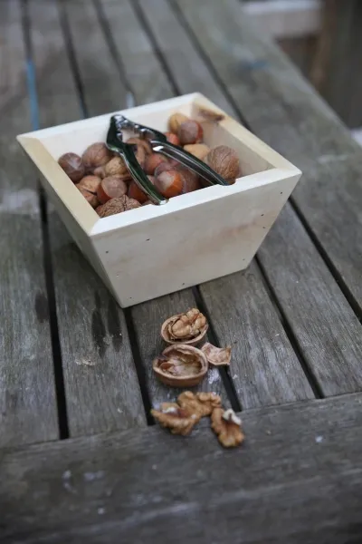 Esschert Design Holzschale mit Nussknacker