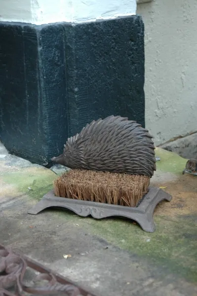 Esschert Design Schuhbürste Igel aus Gusseisen & Kokosfaser