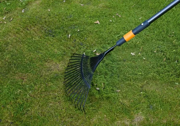 FISKARS® QuikFit™ Fächerbesen