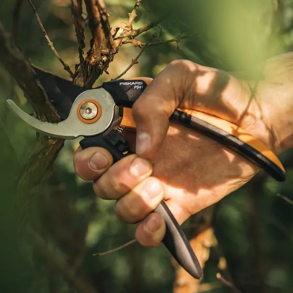 FISKARS® Solid™ Bypass-Gartenschere L P341