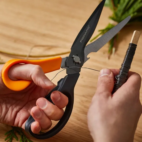 FISKARS® Solid™ Cuts+More Mehrzweckschere SP341