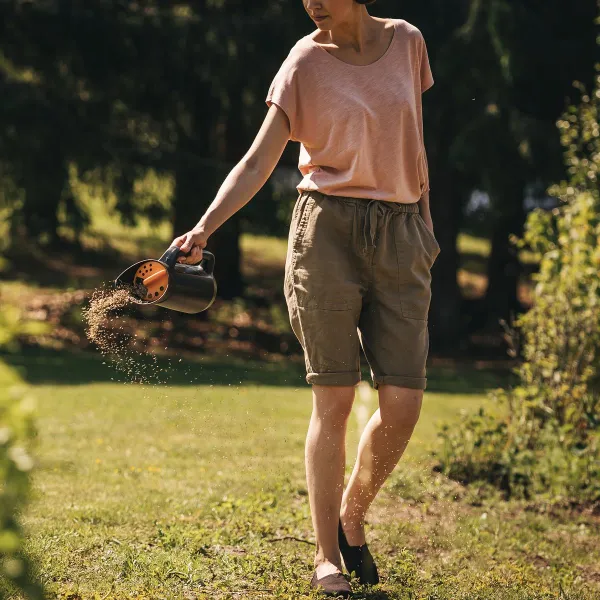 FISKARS® Solid™ Garten-Streuer