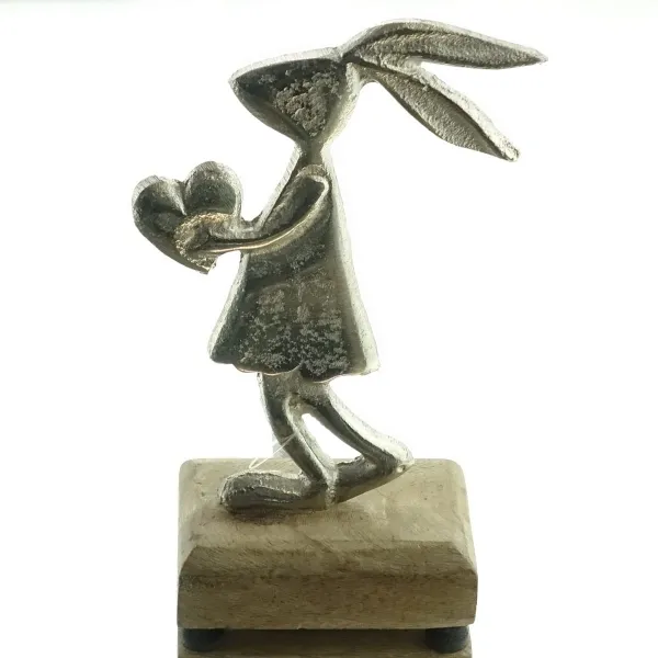 GASPER Häsin - Zibbe Silberfarben mit Herz in der Hand 17 cm - Aluminium & Holz GASPER Häsin - Zibbe Silberfarben mit Herz in der Hand 17 cm - Aluminium & Holz