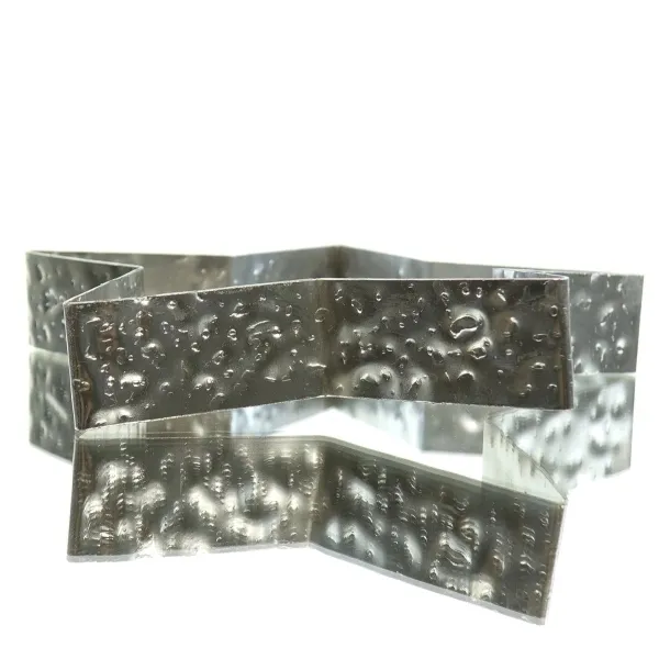 GASPER Weihnachtsstern Silberfarben mit Hammerschlagoptik & Lederband Ø 22 cm