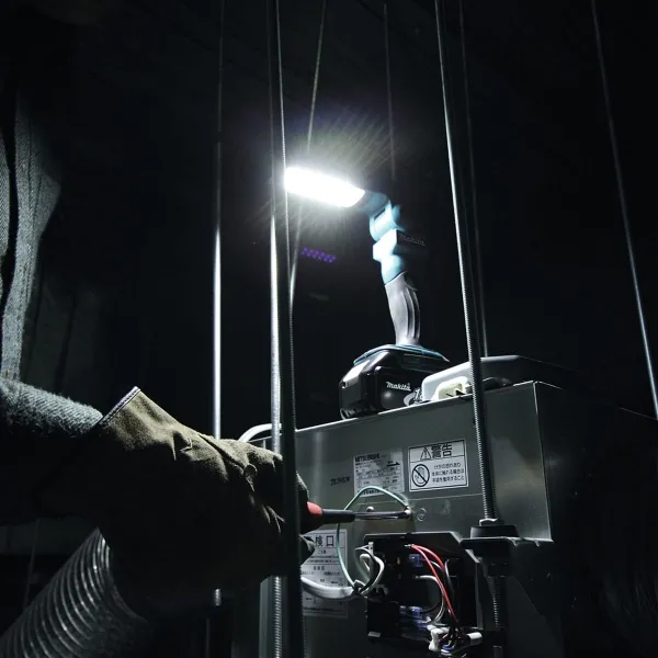 Makita® LED-Akku-Arbeitsleuchte LXT 400 lx 240 lm - DML801