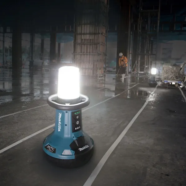 Makita® LED-Flächenbeleuchtung 14,4 V / 18 V / 230 V 550 lx 5.500 lm - DEADML810