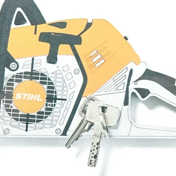 STIHL Schlüsselbrett Motorsäge mit Magnet & 4 Anhängern