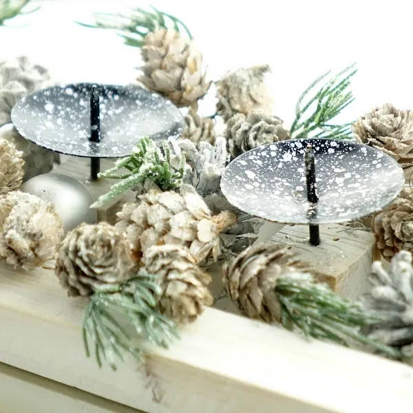 Weihnachtlicher 4-fach Kerzenhalter für Stumpenkerzen mit Dekoration