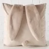 Boltze Osterkissen Conej Beige mit Ohren 45 x 45 cm - Polyesterplüsch